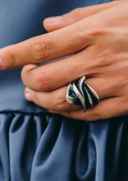 anillo de plata envejecida