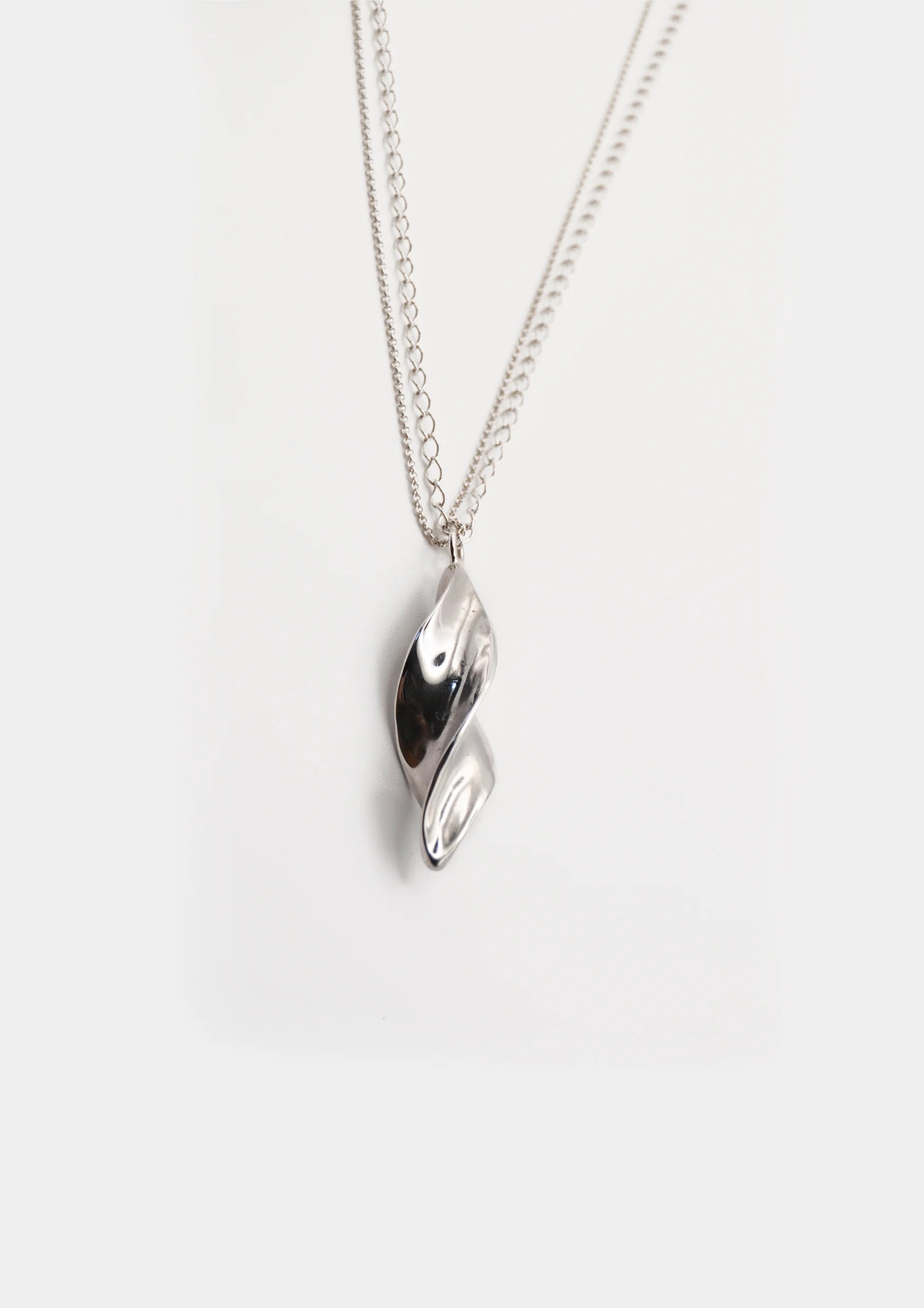 modelo collar plata calyra
